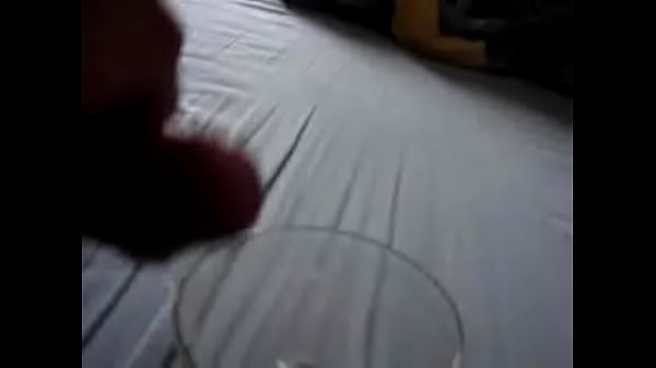 Gozando numa taca de cristal