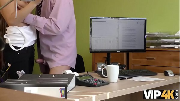 VIP4K. Die blonde Engelin Katy Rose übergibt gerne das schmutzige_Casting ihres_Kreditmanagers