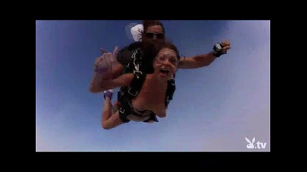 Nude Hot Girls Skydiving