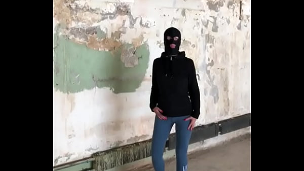 Magda Squirts in Public Construction