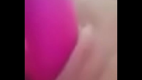 Sie wichst sich bis es ihr kommt