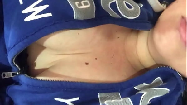 CACHONDA_AMA DE CASA MI HERMANASTRA CRYSTAL SE MASTURBA ella es muy hot yle encata grabarce par_sus fans