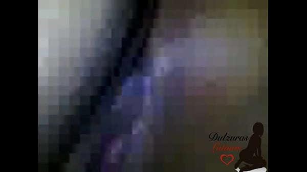 Dandome solita y gimiendo de lo mas rico 