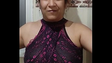 MILF mexicana culona se EXHIBE frente al espejo y acaba llena de leche 