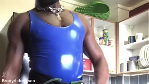 Play MP4 - Bodybuilder Rubbered Flex Nippleplay