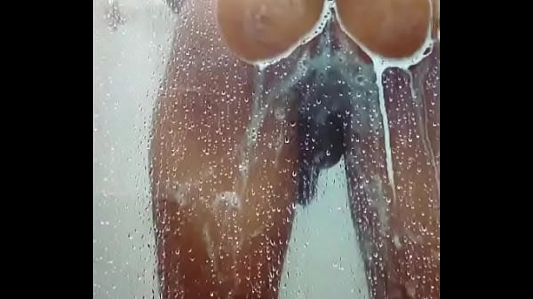 En el ba&ntilde_o todo pasa