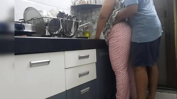 Play MP4 - Maid fucked in the kitchen