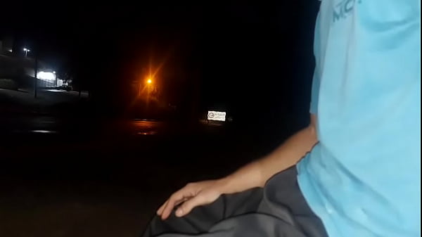 Play MP4 - S&eacute;rio &excl;&excl; Eu corro o risco de colocar meu pau na frente dessa mulher esperando o &ocirc;nibus &period;&period;&period; Como ela vai reagir&quest;