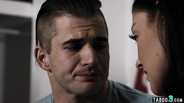 Play MP4 - Lonely mature stepmom Sovereign Syre wants stepson to impregnate her