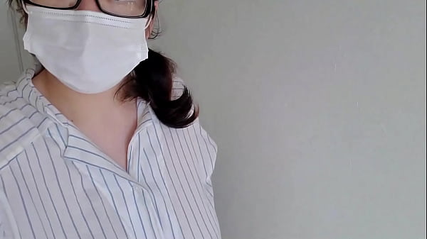 Nonton マンション通路でイヤらしくオナニーする人妻 thumbnail