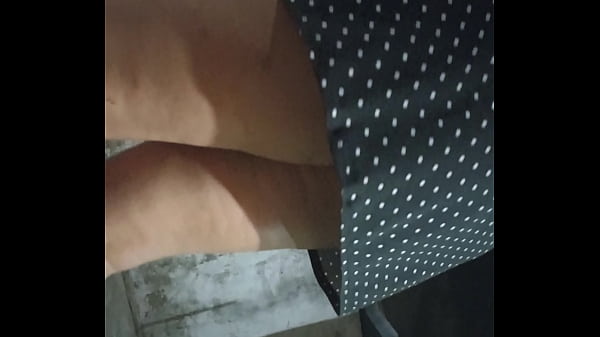 [Karmica][Voyeur] UpskirtEn el patio. ¿Será que no me vio el_vecino?