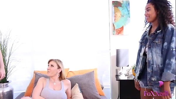 Stunning Jenna Foxx, Maggie Greenand Sara Jay hot lesbian_threesome!