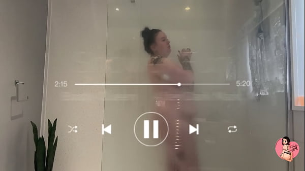 Nonton Shower Fun thumbnail
