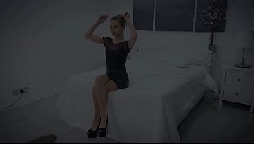 Nonton Blonde Rich Girl Next Door Held By Her Captor Ep thumbnail
