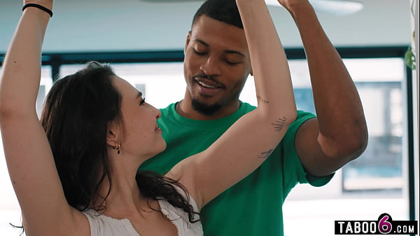 Play MP4 - Teen Liz Jordan loves to get her hairy pussy pounded by a BBC