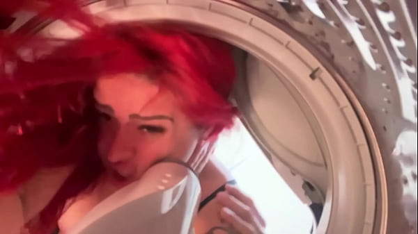 Ela ficou presa na máquina delavar eeu aproveitei cada segundo antes de tirar