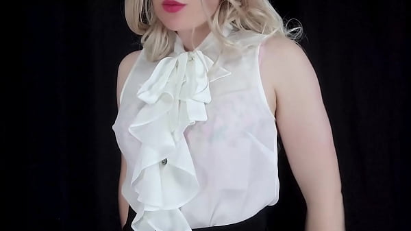 Teaser sexy blonde pawg thinks a break from work is a good idea 