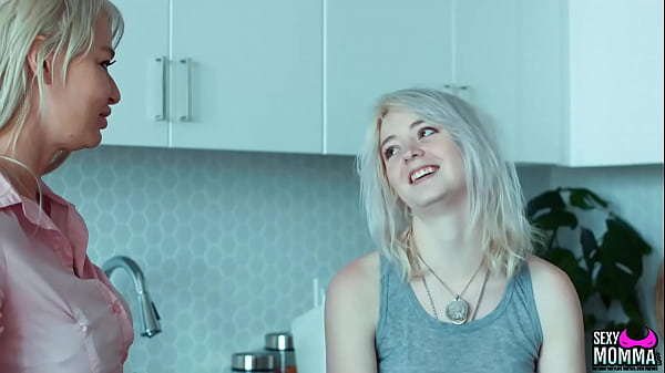 Play MP4 - SEXY MOMMA - London and Annie Eat Each Other for Dinner