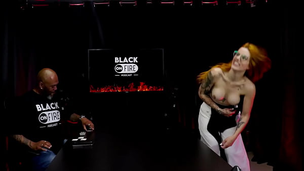 Já fica com mulheres abastante tempo_é a única que_fala queé liberal e oscuriosos do site pornôBella Ruiva WATCH ON SHEER RED