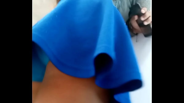 Play MP4 - Falda azul