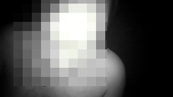 Glory hole fazendo o safado gozar em mim 