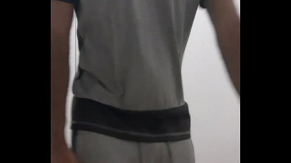 Play MP4 - Quer vir dormir comigo e sentir o tamanho do trabuco todo no seu rabo