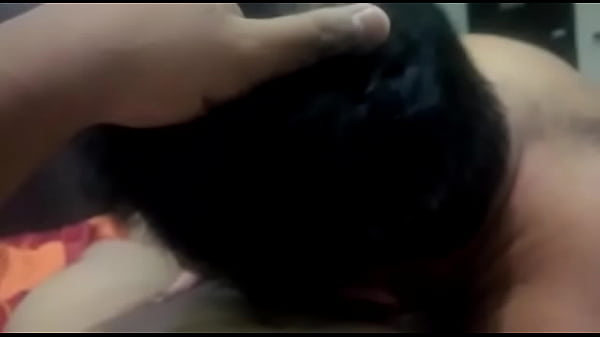 Dandole su rica mamada al gordo caliente 