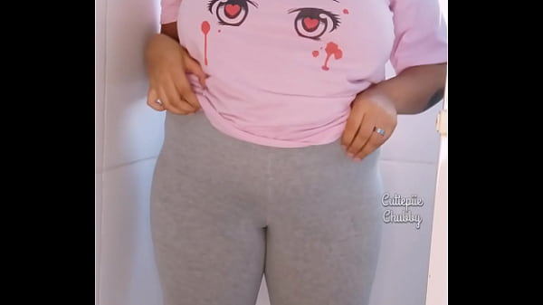 Nonton Bbw Ebony Peeing On Leggings thumbnail