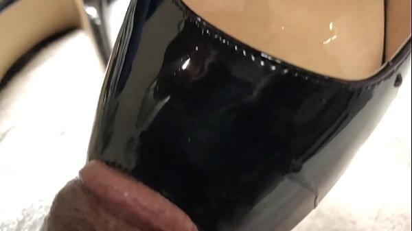 Play MP4 - Heel Lover