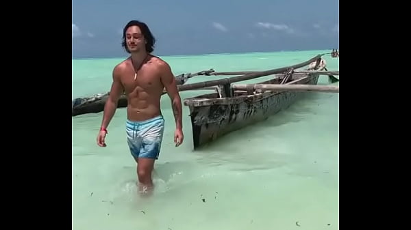 Th&iacute_ch những ch&agrave_ng trai hoang d&atilde_ như n&agrave_y gh&ecirc_!