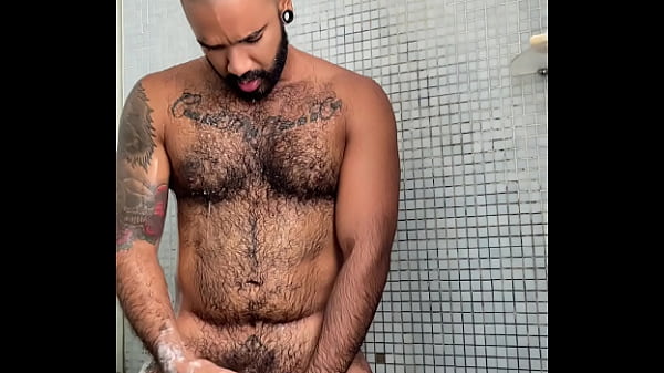 Batendo Uma No Banho thumbnail