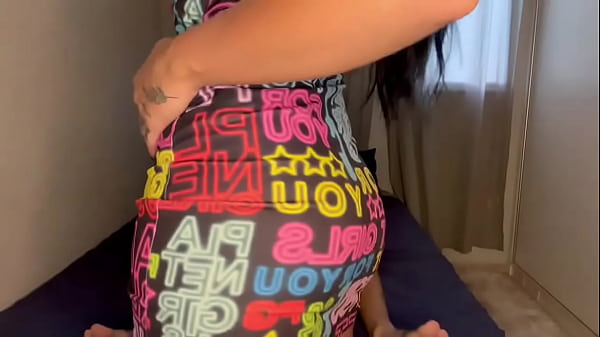 Meu vizinho vem me olhando a dias e hoje eu n&atilde;o resisti. Falei para ele deixar seu filho no play ground enquanto sua mul ... 