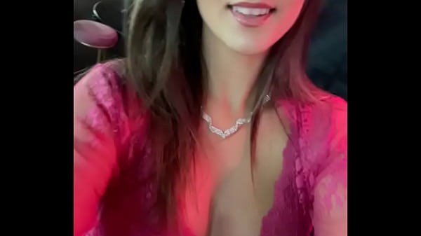 Nonton Hier Au Salon C&rsquo;&eacute;tait Chaud Mais Je Suis S&ucirc;r Que Aujourd&rsquo;hui &ccedil;a Va ... thumbnail