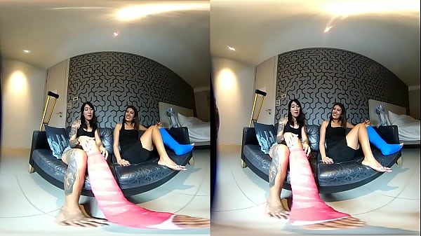3d - Vr - 2 Girls With Short Cast Leg - The Girls Talk Thai (scl) thumbnail