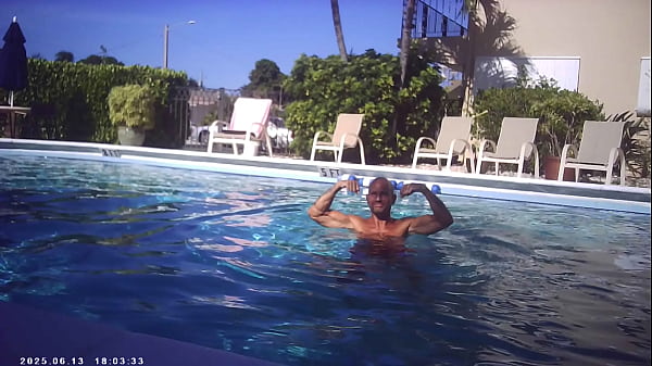 MAXXX LOADZ IS HAVING FUNIN THE_POOL
