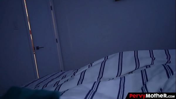 Nonton Charming Milf Devours Her Boy's Penis Late Night thumbnail