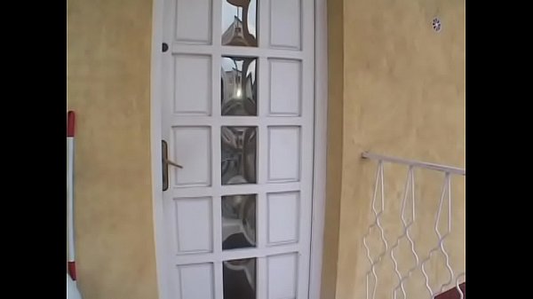 Play MP4 - Slim bodied MILF Kitty give herself in a good fucking on the couch