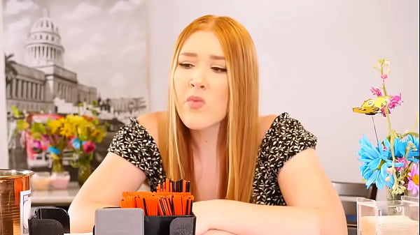 Nonton She Likes To Suck In Front Of An Audience thumbnail