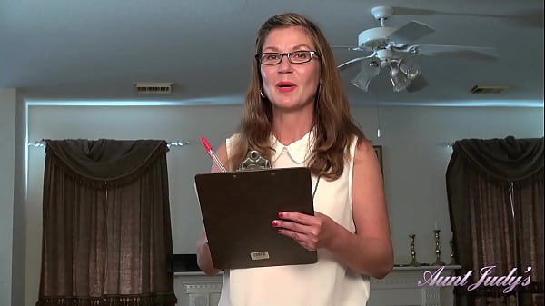 All natural 43yr old office milf isabella is your new personal assistant