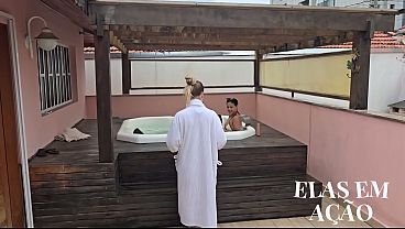 Nonton Casal De L&eacute;sbicas Fodem Loira Gostosa Dentro Da Jacuzzi E O Corninho Manso Filma Toda Putaria thumbnail