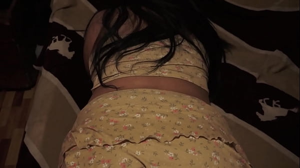 Mi Padrastro Llega Cansado Del Trabajo Y Yo Le Chupo El Pene Sin Que Se De Cuenta Pero Cuando Me Ve Me Lo Mete Hasta La Garganta thumbnail