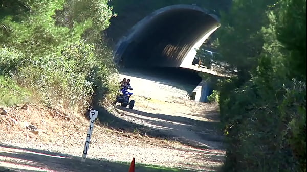 Play MP4 - Biker Liebhaber fickt am liebsten auf seinem Quad