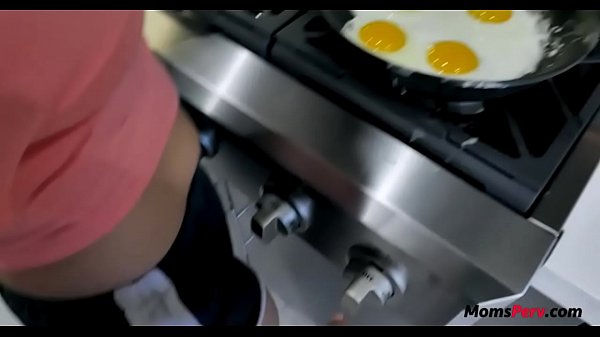 Play MP4 - Eggs and stepMOMs TITs for BREAKFAST
