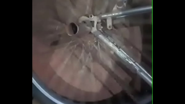 Monark&atilde;o balan&ccedil;ando gostoso a roda 