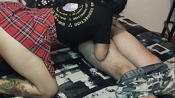 Play MP4 - chica sumisa y ardiente es follada por su hermanastro mientras estaban solos en casa