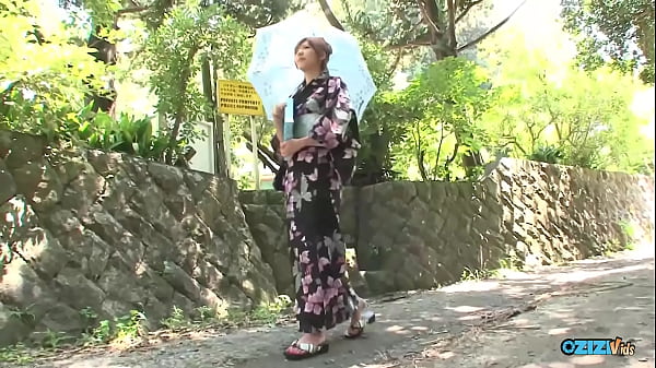 Nonton He Is Greeted In Bed By A Supe Hottie In A Kimono thumbnail