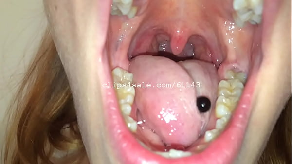 Play MP4 - Sexy Latina Showing Her Mouth