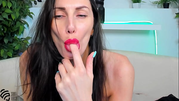 Play MP4 - Pornstar Lisa Virgin licks her lips and teases with her sexy body