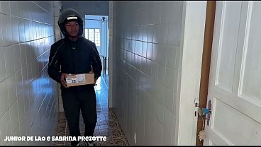 MOTOBOY PUTO FAZ ENTREGA E FODE COM A CLIENTE PRA GANHAR CAIXINHA 