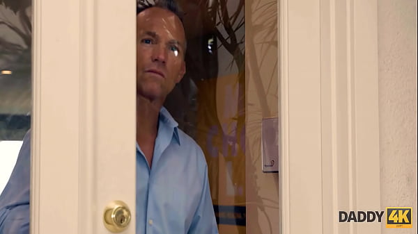 Play MP4 - DADDY4K&period; Athletic guy convinces hot GF to have an outdoor quickie